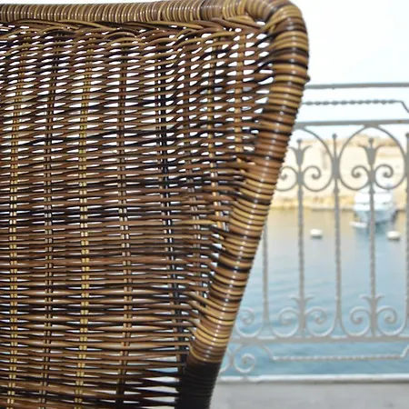Sirena Suites Bed and Breakfast *